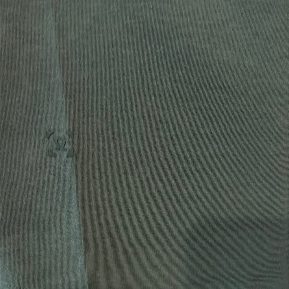 Lululemon Casual Light Green V-Neck T-Shirt Size Large